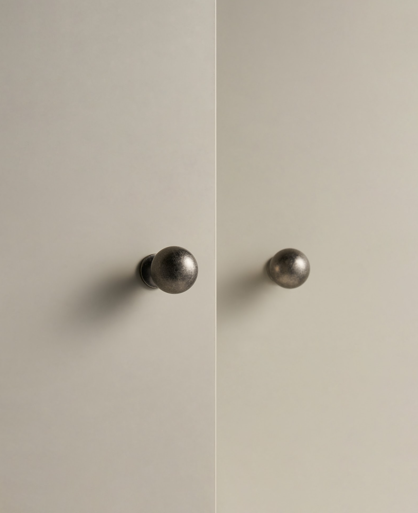 OLIVIA | Antique Silver | Solid Brass Knob